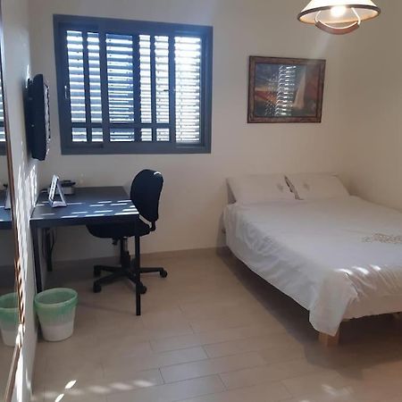 Adorable 3 Bedroom Brenner "Hill" Suite Giv'at Brenner 외부 사진